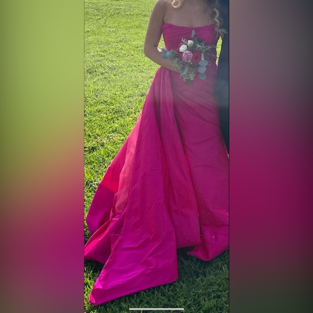 Tarik Ediz Fuchsia Size 6 fits like a 2 dress. Wore once